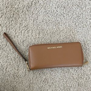 Michael Kors tan wallet